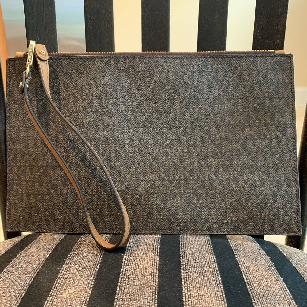 Wristlet